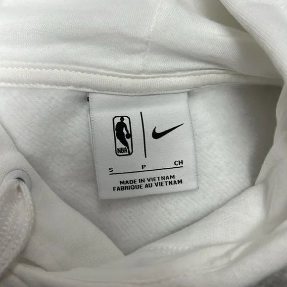 NWOT: NIKE CLEVELAND CAVALIERS HOODIE - Picture 3 of 3